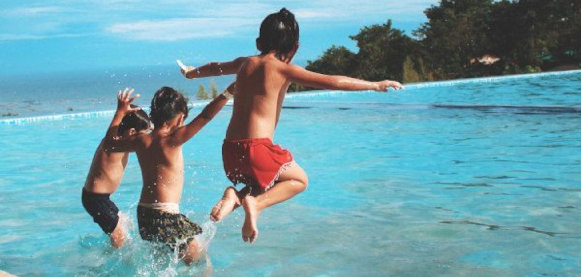 5 juegos cooperativos para la piscina o la playa
