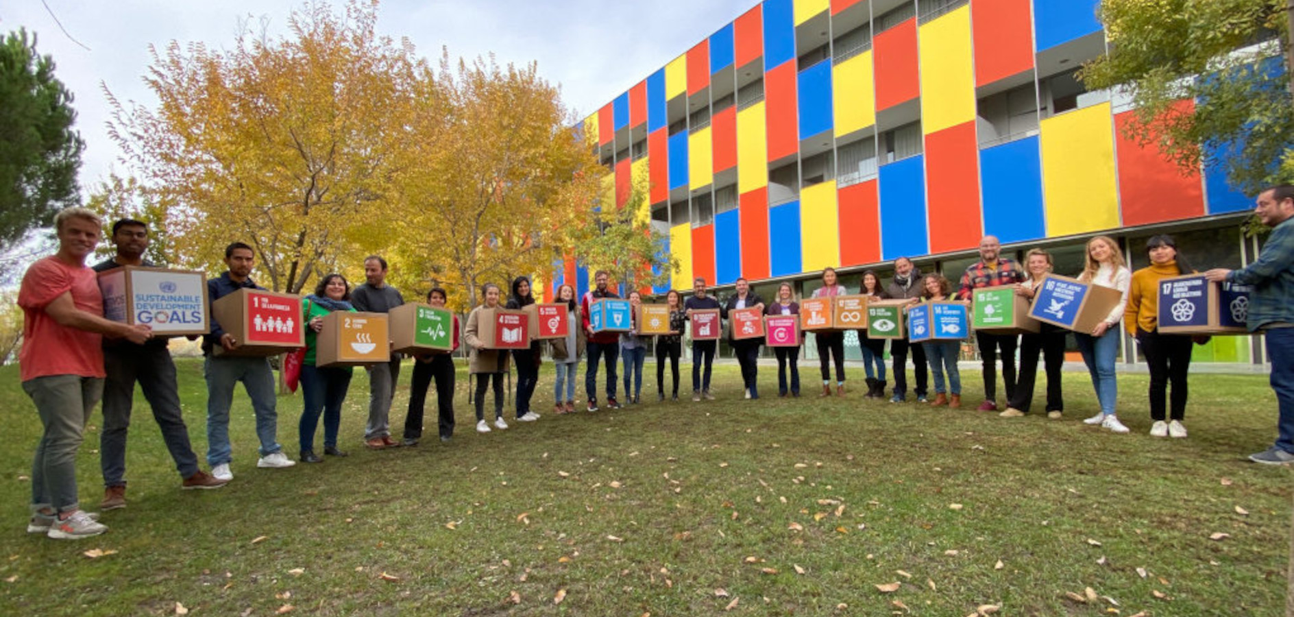 Cristina Gallach: “S’han de promoure les idees de pau i democràcia a través del diàleg i l’empatia”