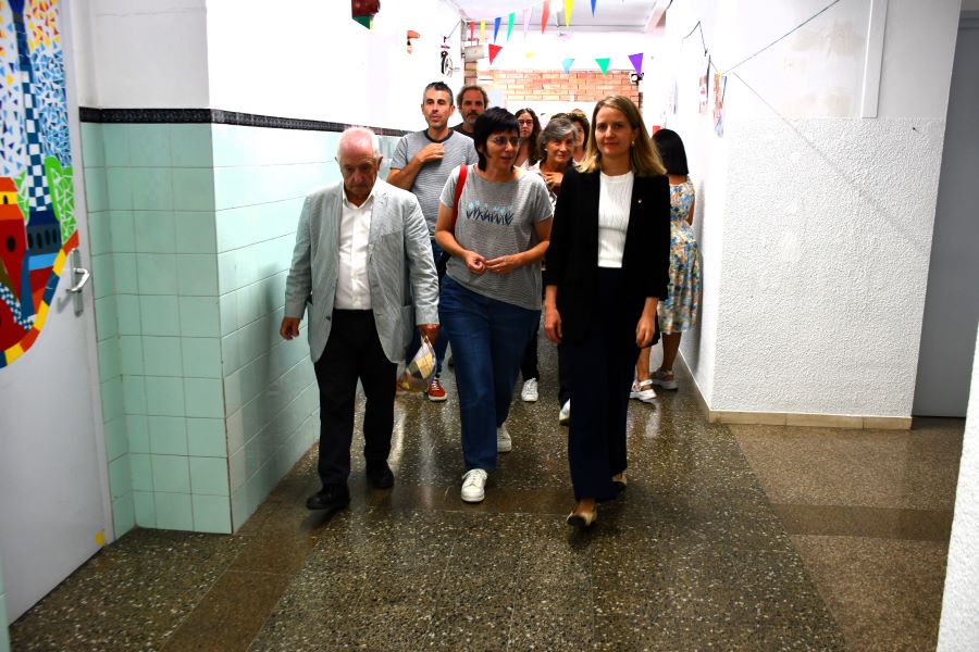 Josep Gassó, Cristina Rodríguez i Mònica Martínez Bravo en la visita a l'Esplai Tricicle