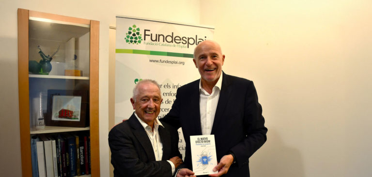 El patró Carlos Grau, assessor en innovació digital i impacte social, dona els beneficis del seu llibre a Fundesplai