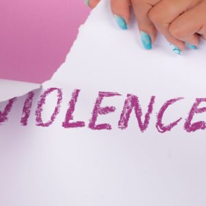 Descarrega la guia ‘Aplicació d’una metodologia feminista interseccional per fer front a les violències masclistes’