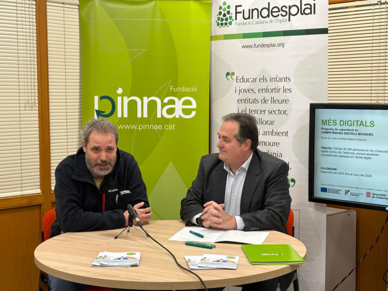 Fundesplai colabora con la Fundació Pinnae para luchar contra la brecha digital en un programa de la Generalitat