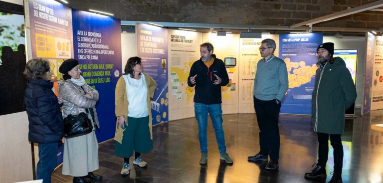 La exposición «Menja. Actua. Impacta» en el Institut d’Estudis Ilerdencs