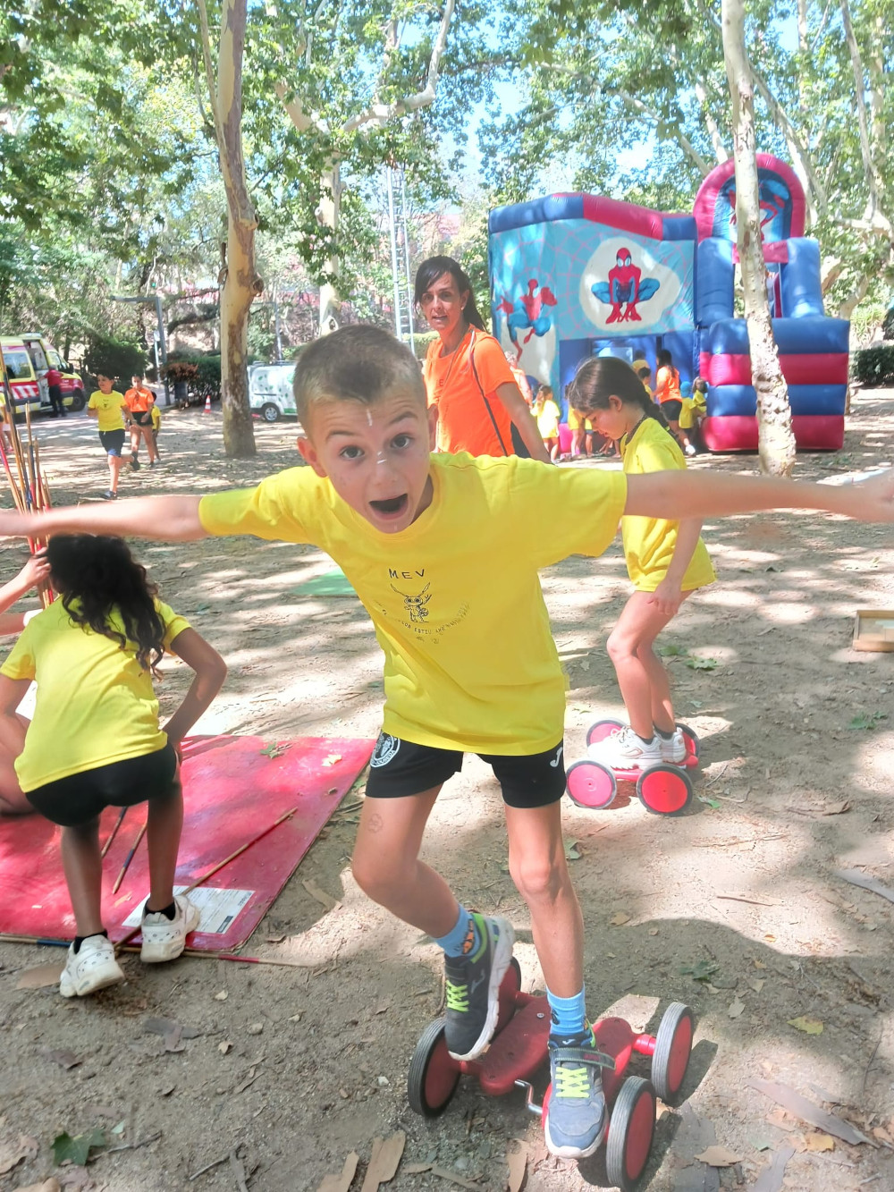 Infant a les activitats del MEV