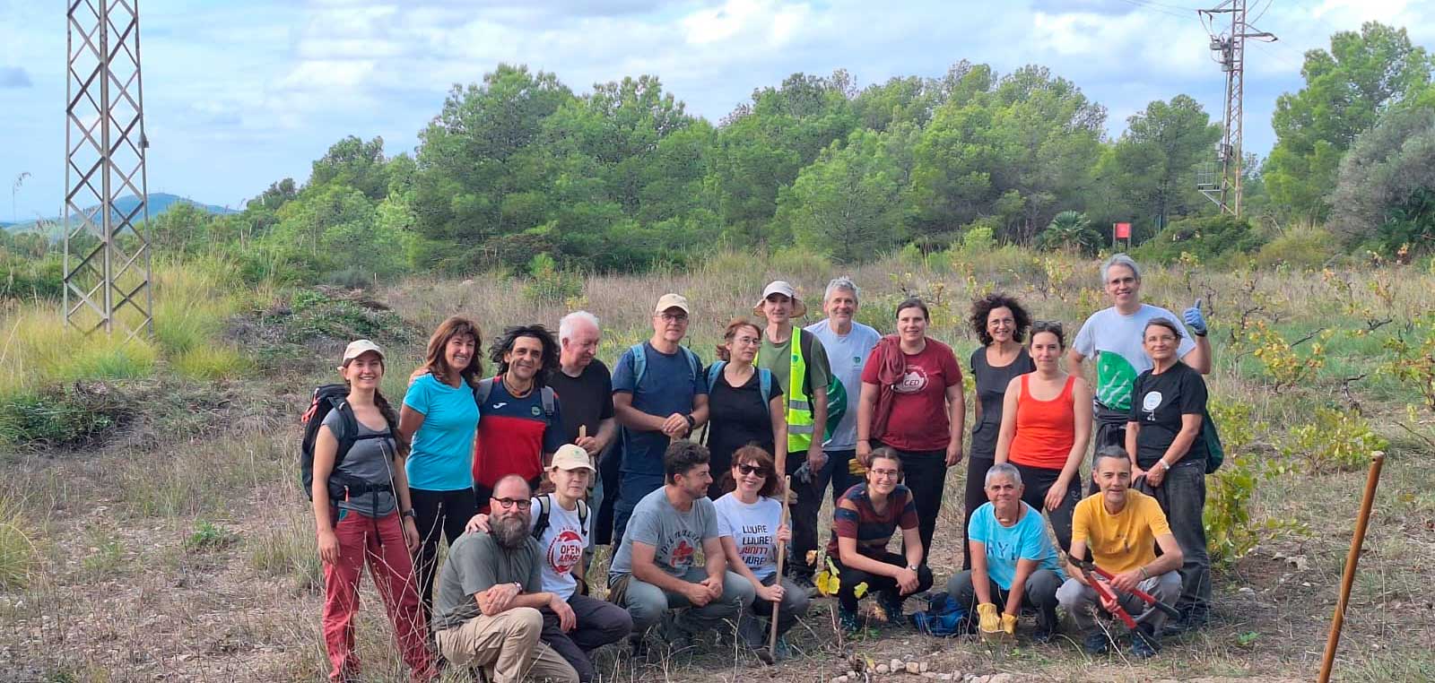 Persones voluntàries recuperen l’entorn històric i natural del Garraf