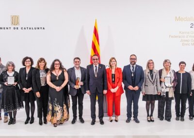 Medalla d'honor del parlament als guardonats. Imatge: Parlament.