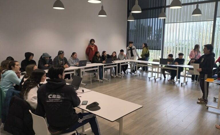 Joves d’esplais preparen la jornada de benestar emocional Bategament Fest