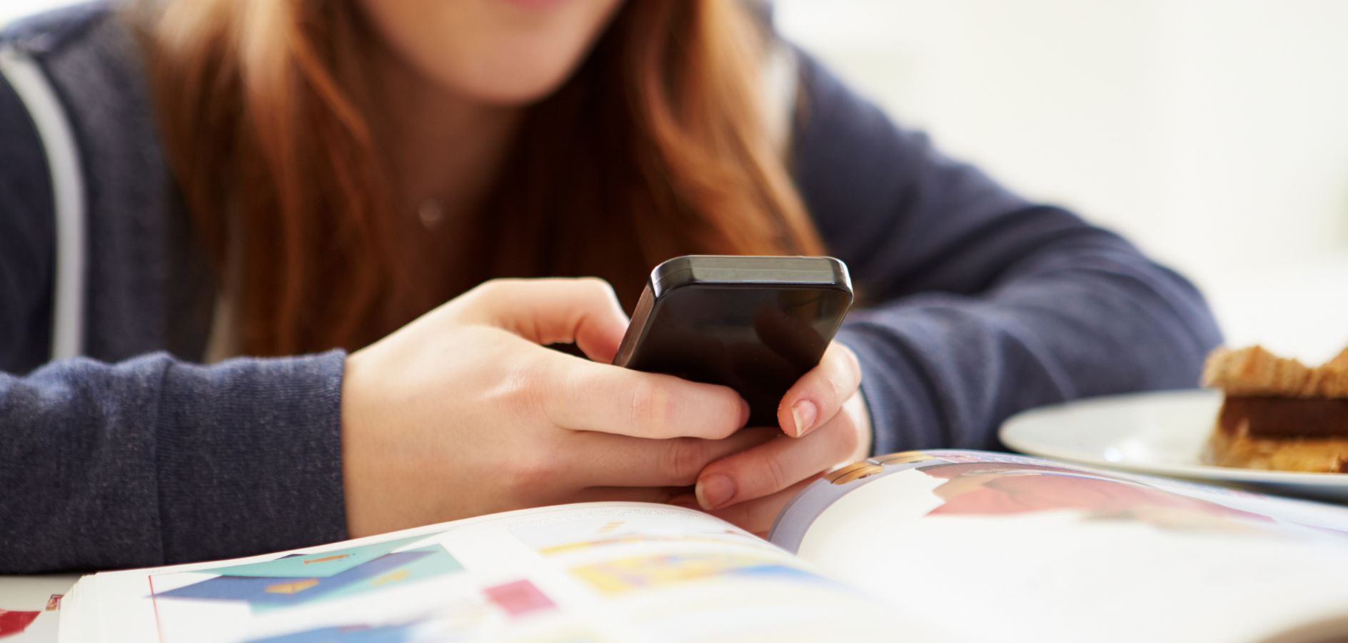 Posem en marxa un servei pilot de salut mental per a joves a través de WhatsApp, amb Esperança en Línia