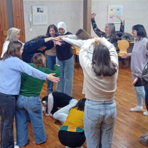Fomentem els jocs de teatre com a eina per treballar les habilitats per a la vida a l’aula