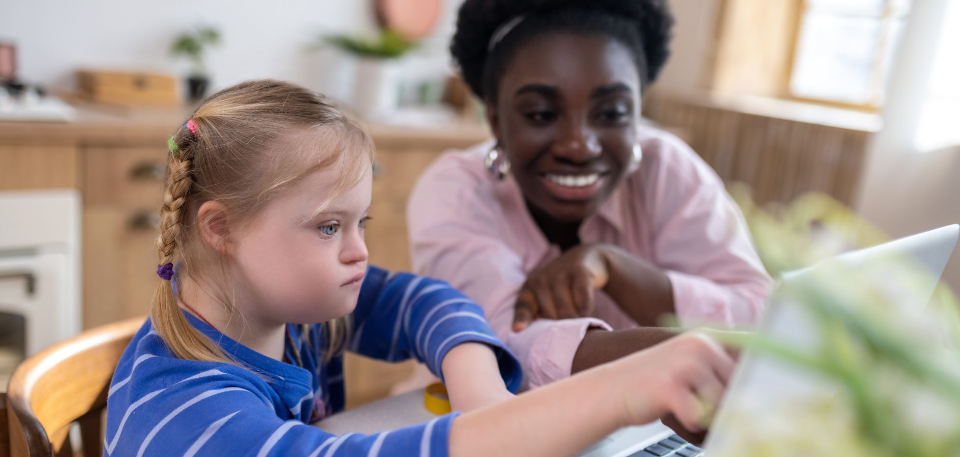 ¿Qué trabajo realiza una veladora escolar?