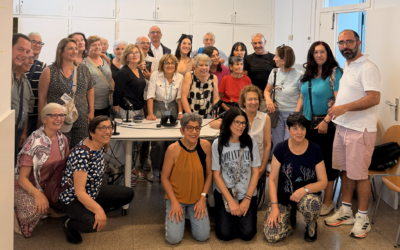 Les persones grans del projecte Estela creen el pòdcast ‘Las voces de nuestro tiempo’