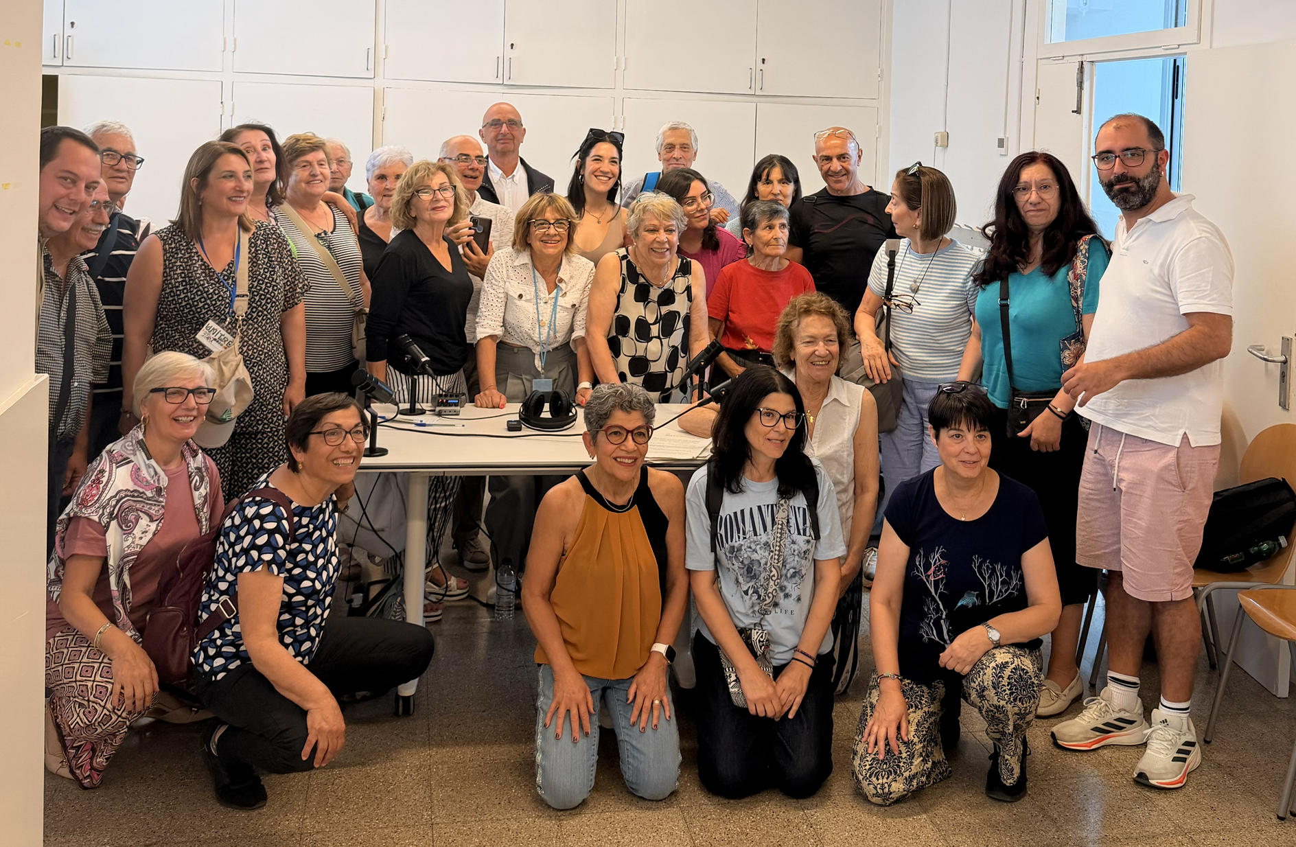 Les persones grans del projecte Estela creen el pòdcast ‘Las voces de nuestro tiempo’