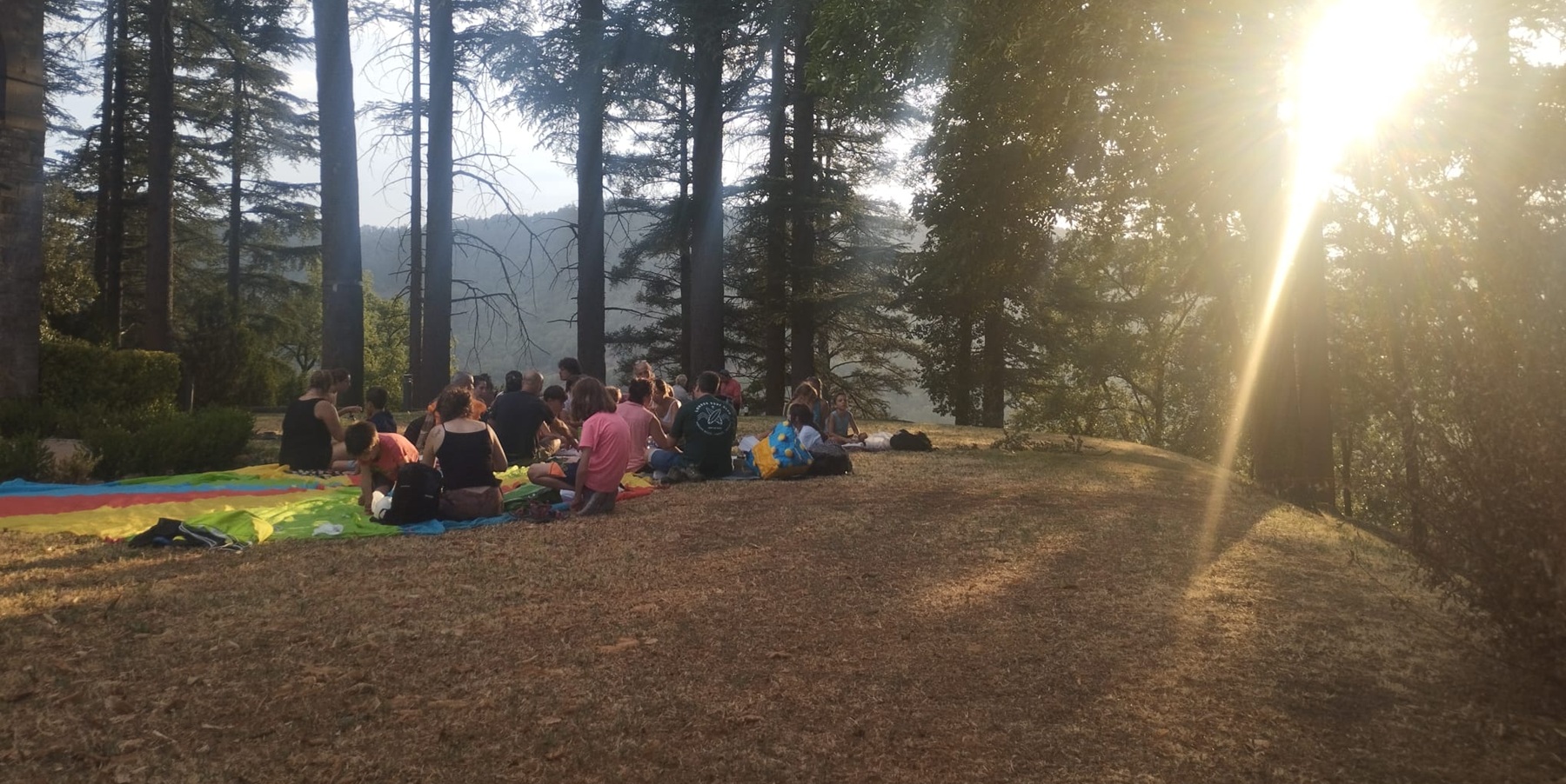Les famílies viuen l’eclipsi solar a les cases de colònies entre activitats d’astronomia i natura
